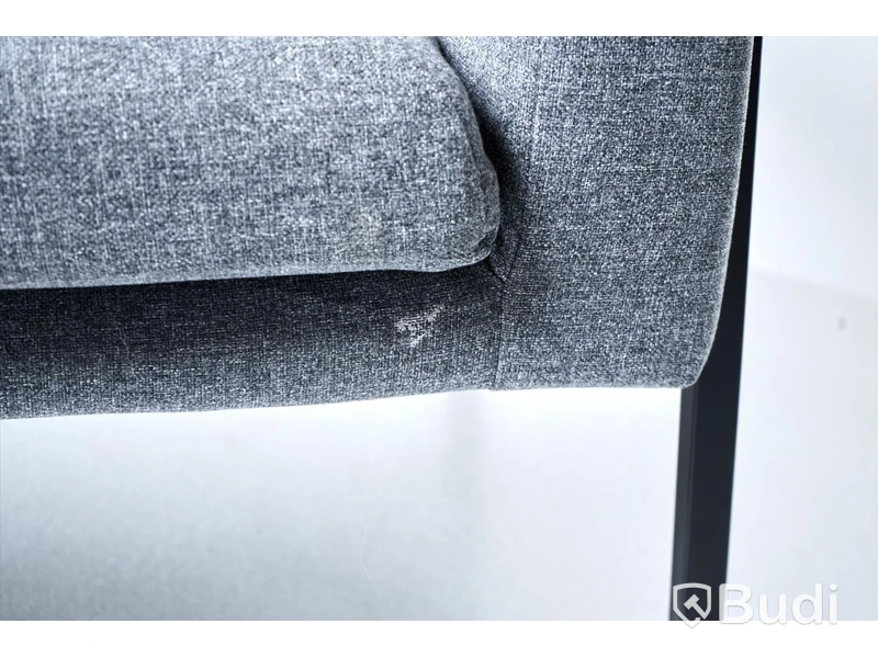 2 st. Fåtölj Ikea Koarp grå klädsel, svarta ben i metall.