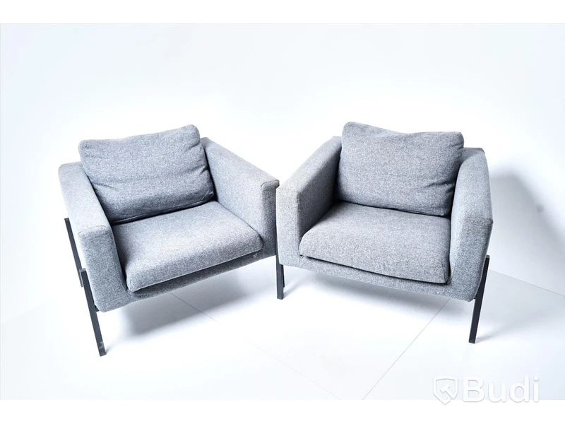 2 st. Fåtölj Ikea Koarp grå klädsel, svarta ben i metall.