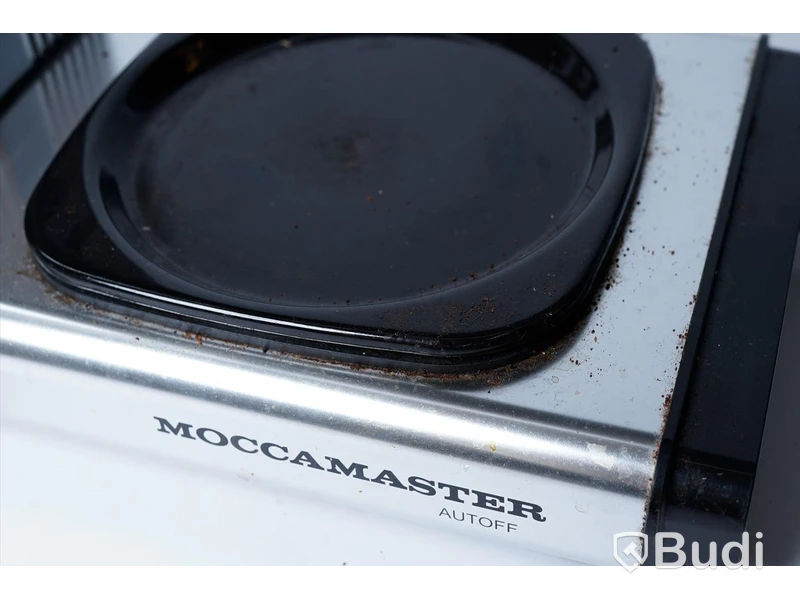 Kaffebryggare samt vattenkokare - Moccamaster kaffebryggare samt Elvita vattenkokare. OBS! tecken på användning, kanna och filterhållare till kaffekokare saknas.