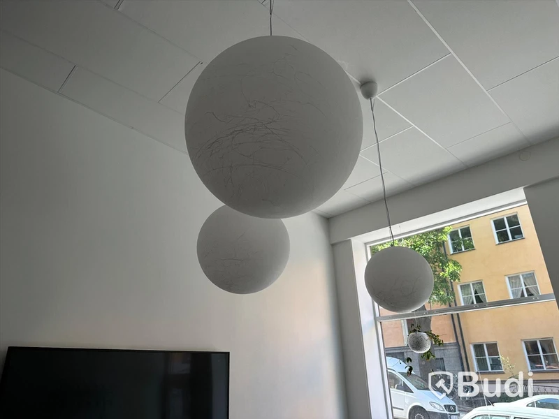 Design lampor - klot, 3 olika storlekar. OBS! Liten skada, se bilder