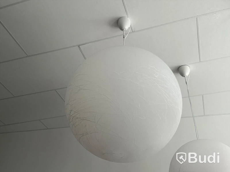 Design lampor - klot, 3 olika storlekar. OBS! Liten skada, se bilder