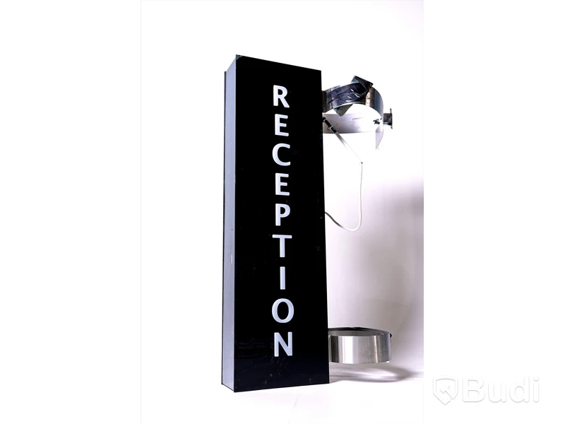 Skylt med texten RECEPTION