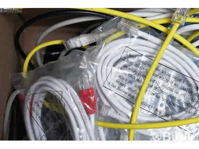 Parti med diverse sladdat - Coaxial, VGA, Ethernet m.m