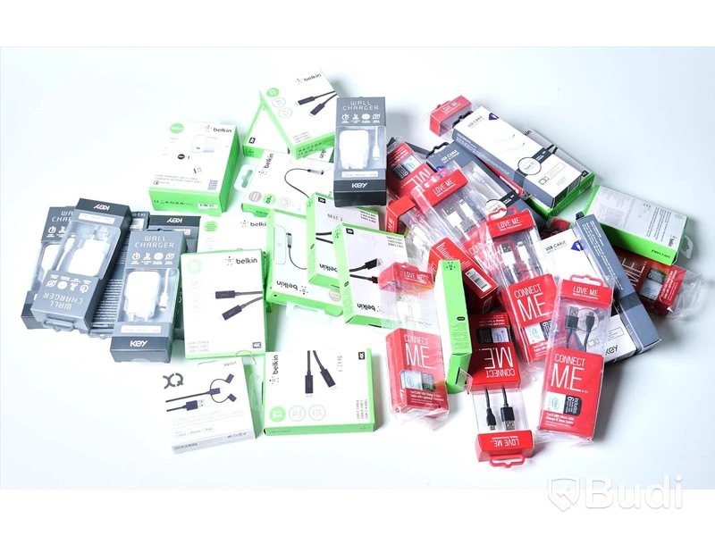 Parti med diverse kablar, USB-C, Micro USB & Lightning m.m.