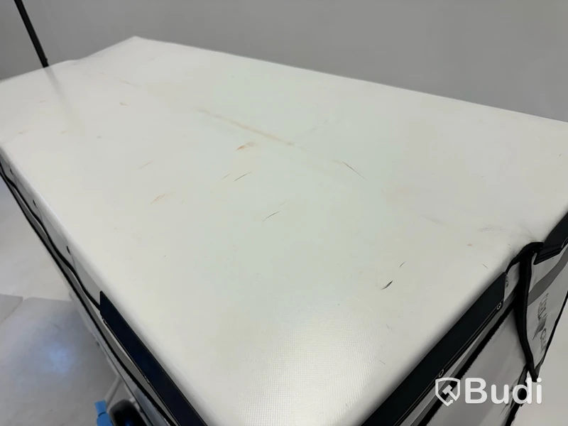 Cykelsläp Carla Cargo Cake, vit, samt packbox Bagpro.