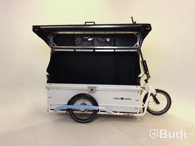 Cykelsläp Carla Cargo Cake, vit, samt packbox Bagpro.