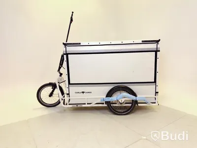 Cykelsläp Carla Cargo Cake, vit, samt packbox Bagpro.