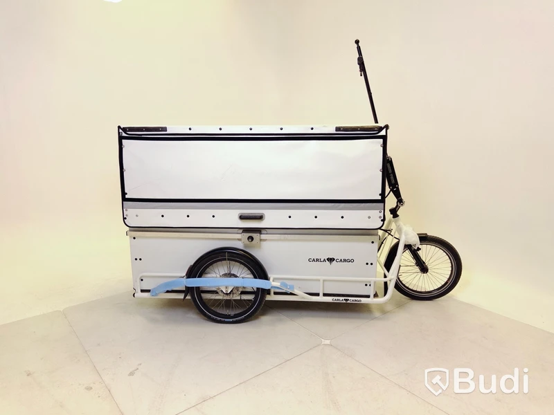 Cykelsläp Carla Cargo Cake, vit, samt packbox Bagpro.