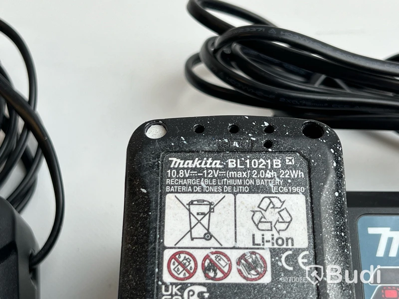 2 st. Laddare och 2 st. batteri Makita, DC10WD, BL1021B.