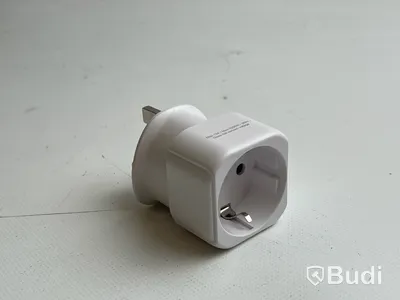 Parti adaptrar EU till UK vägguttag.