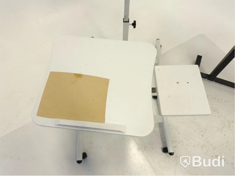 4 st. Arbetsbord, Manuellt höj- och sänkbara
