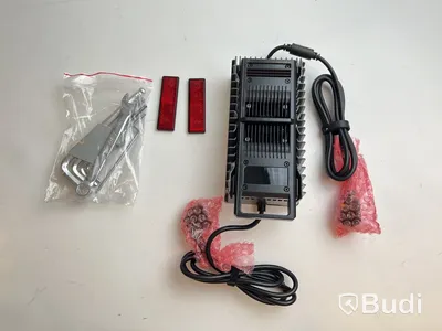 Batteriladdare och 2 st. reflexer Cake Makka