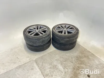 4 st. Bildäck på aluminiumfälg 225/45 R17