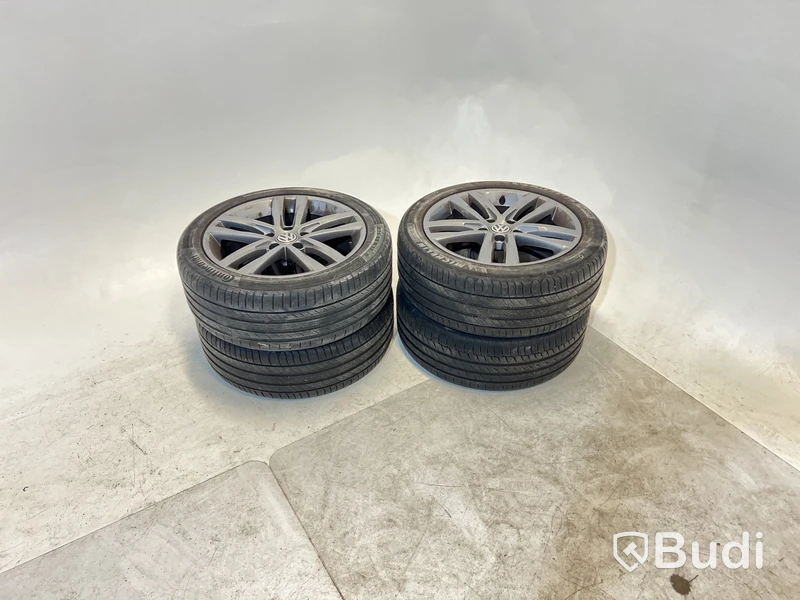 4 st. Bildäck på aluminiumfälg 225/45 R17