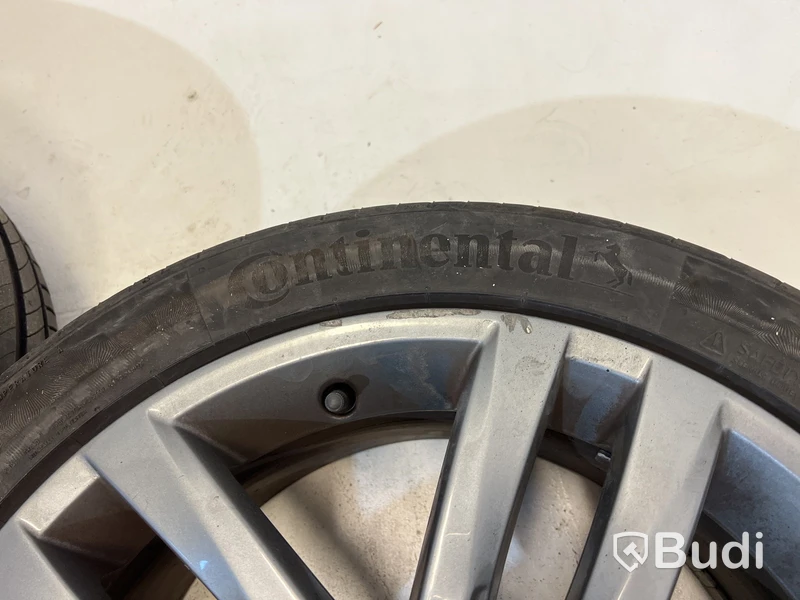 4 st. Bildäck på aluminiumfälg 225/45 R17