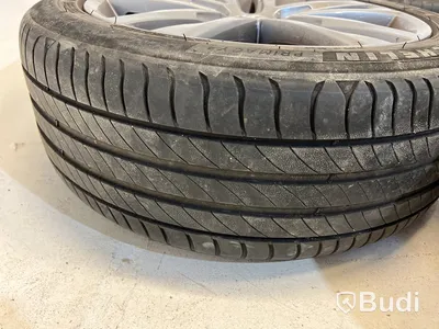 4 st. Bildäck på aluminiumfälg 225/45 R17