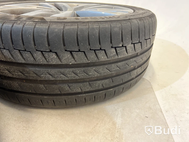 4 st. Bildäck på aluminiumfälg 225/45 R17
