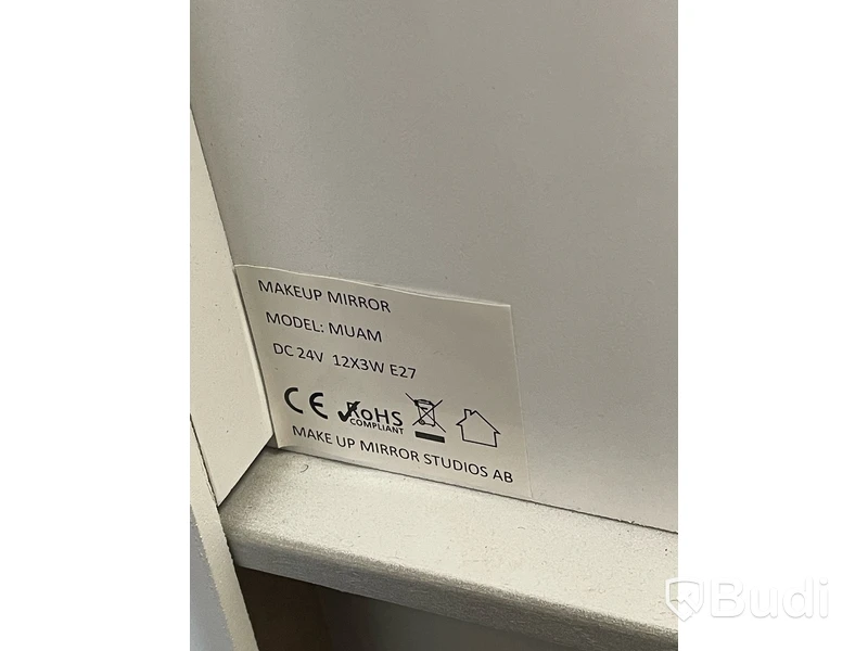 Sminkspegel Iconmirrior, Muam