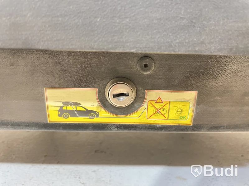 Takbox, Menabo, med Thule-fästen.