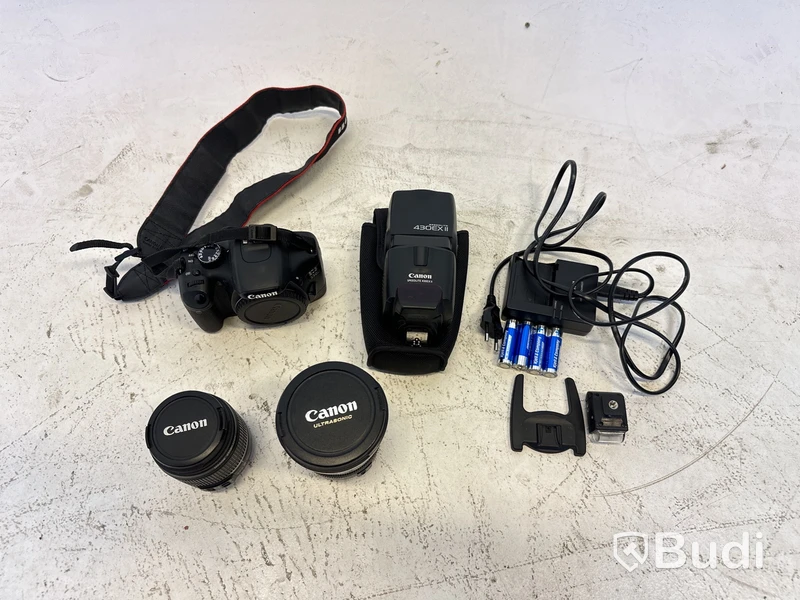 Kamera Canon, DS126271 med diverse tillbehör