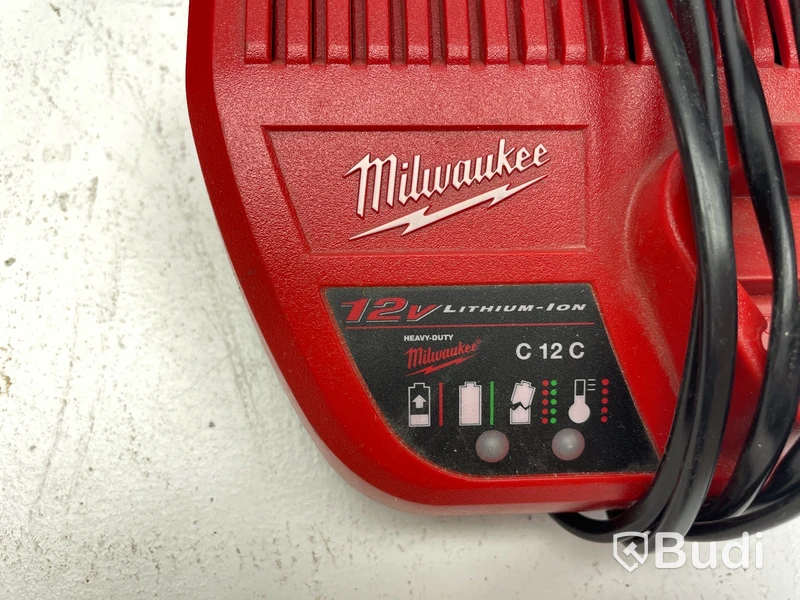 1 st. Multiladdare Milwaukee, M1418C6 och 1 st. Laddare Milwaukee, C12C
