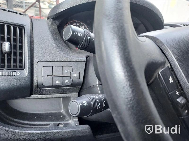 Peugeot Boxer 335 2.0 BlueHDi Skåp (110hk) - 2017 reparationsobjekt