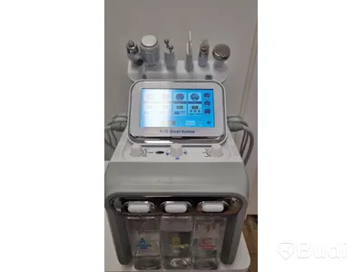 HydraFacial Djuprengörande av ansiktet och djupfuktning av huden genom tillförsel av AHA, BHA, Naturliga fuktfaktorer, Algextrakt, Urea, Mineraler, Antioxidanter