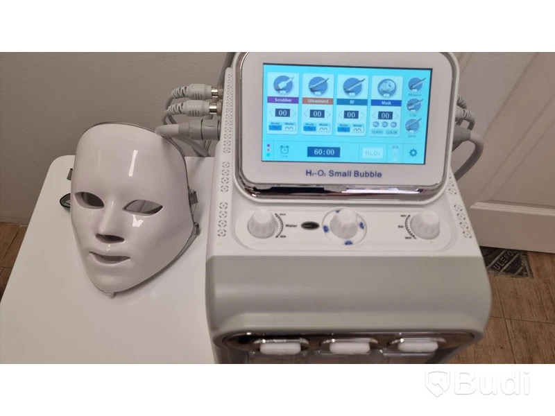 HydraFacial Djuprengörande av ansiktet och djupfuktning av huden genom tillförsel av AHA, BHA, Naturliga fuktfaktorer, Algextrakt, Urea, Mineraler, Antioxidanter
