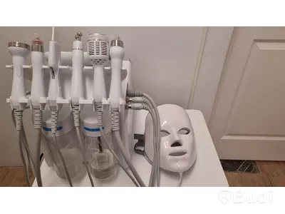 HydraFacial Djuprengörande av ansiktet och djupfuktning av huden genom tillförsel av AHA, BHA, Naturliga fuktfaktorer, Algextrakt, Urea, Mineraler, Antioxidanter