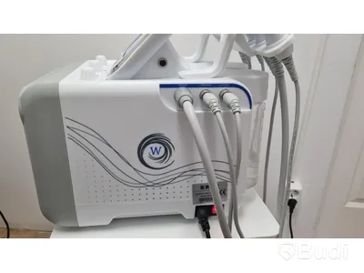 HydraFacial Djuprengörande av ansiktet och djupfuktning av huden genom tillförsel av AHA, BHA, Naturliga fuktfaktorer, Algextrakt, Urea, Mineraler, Antioxidanter