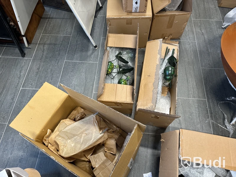 Prydnader, dekorationer m.m. (NYA) Stort parti
