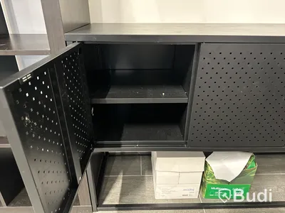 Hylla, bänk & 3 st skrivbord mm.