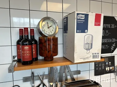 Rostfri bänk med ho & mycket tillbehör.
