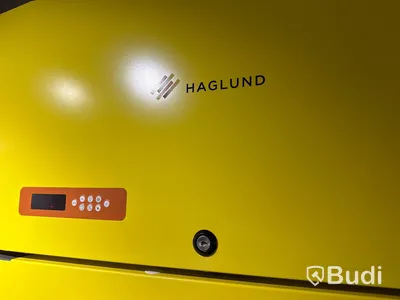 1st Haglunds fullhöjdskylar i gult. Modell BRIS-860FA. Tillverkad 2022