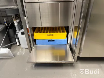 Smeg diskmaskin för diskbackar med digital display och lucka för diskbackar