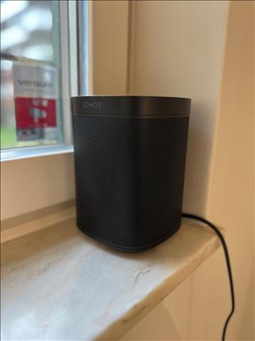 Svart Sonos högtalare