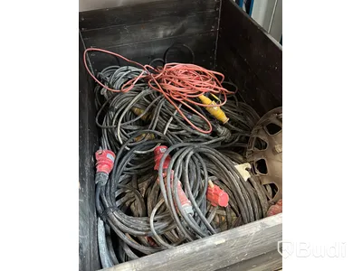 Pall med diverse elkablage