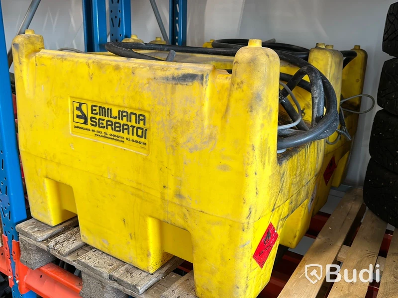 2st portabla dieseltankar Emiliana Serbator, 200 liter per tank