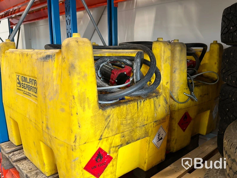 2st portabla dieseltankar Emiliana Serbator, 200 liter per tank