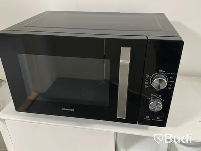 Skåp samt microvågsugn