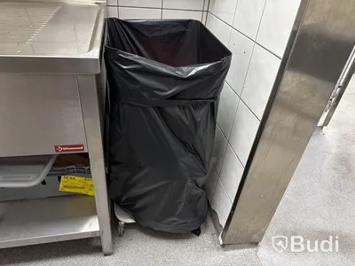 Diskbänk, hyllor m.m.