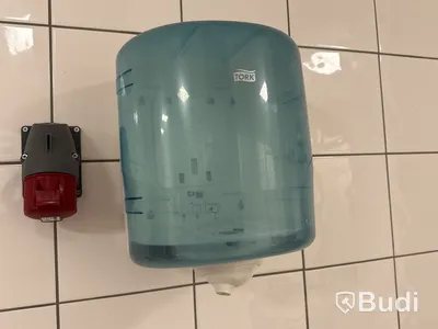 Diskbänk med blandare, hyllor m.m.