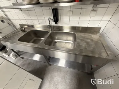 Diskbänk med blandare, hylla m.m.