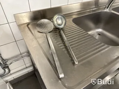 Diskbänk med blandare, hylla m.m.