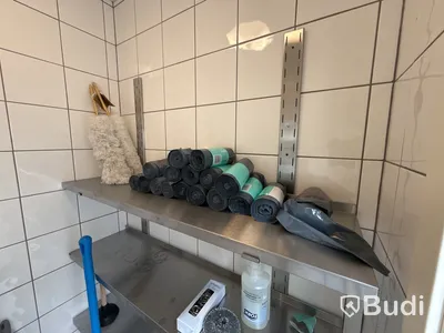 Rostfri hylla & städutrustning