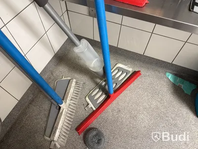 Rostfri hylla & städutrustning