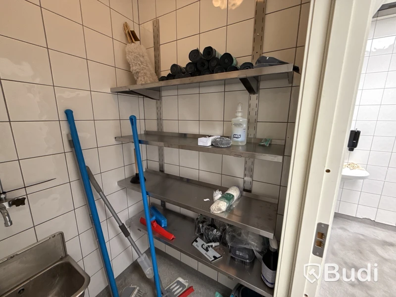 Rostfri hylla & städutrustning