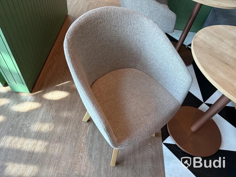 Soffor, fåtöljer, bord m.m.