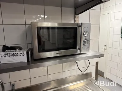 Diskbänk, hylla, mikro m.m. -2023