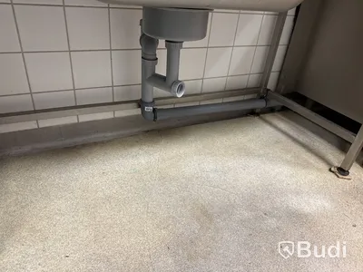 Diskbänk med blandare.